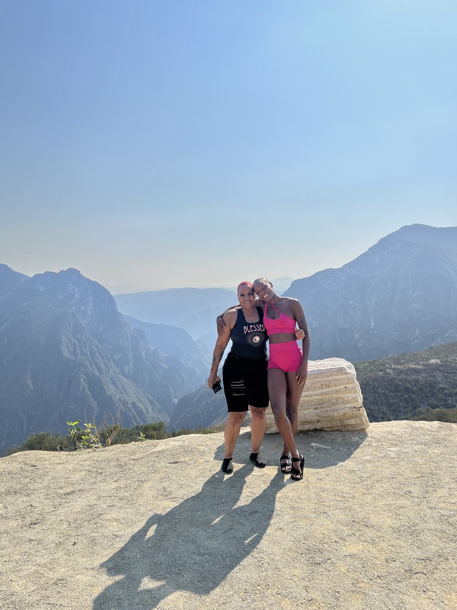 RavishingBrown's tweet photo. My mom left today and I showed her such an amazing time in México City! She said she hasn't had this much fun in a long time. Cheers to a successful first trip abroad for my Mom #motherdaughter #cdmx #grutastolantongo #teotihuacán #flyvolare https://t.co/cTxjTKPClf