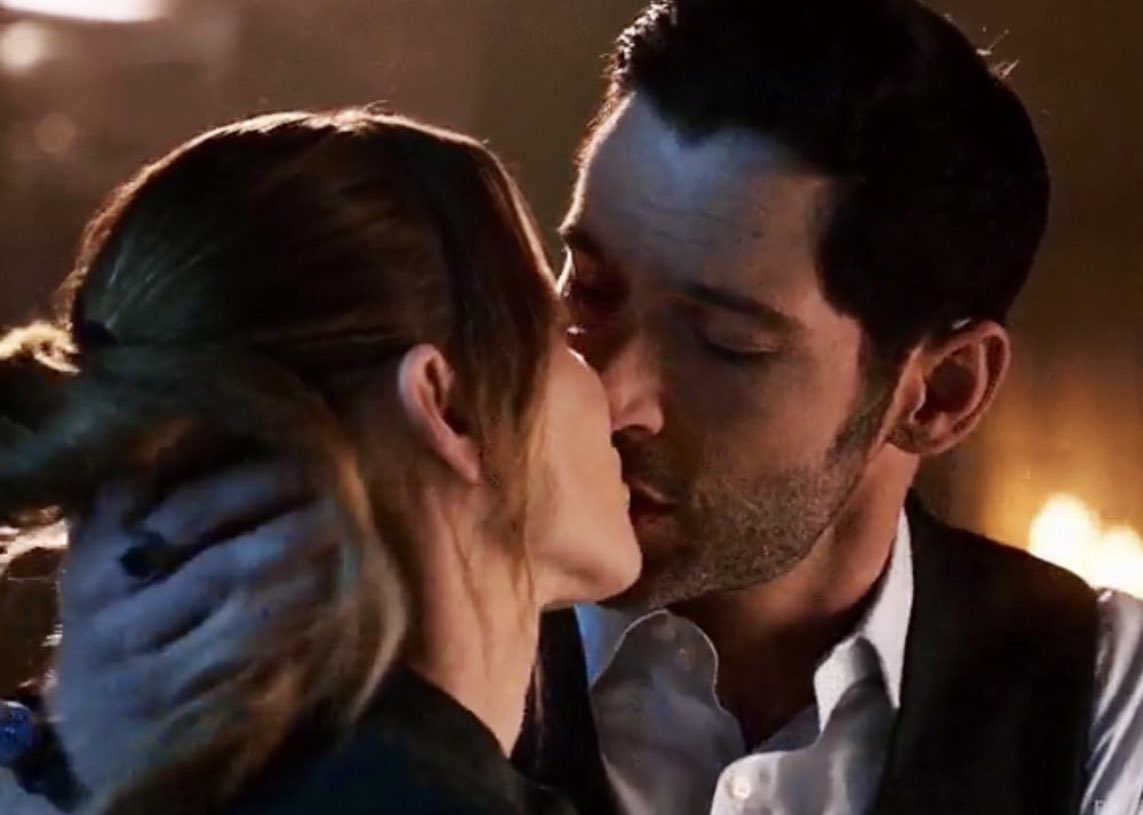 Sweet kisses 💋- no matter how small, there is always love and passion in Deckerstar kisses ❤️