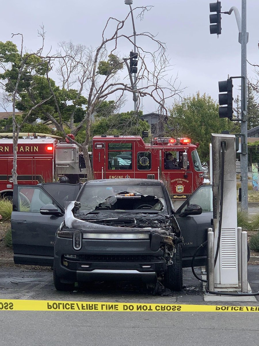 Eric_L_Roe's tweet photo. Saw this on Facebook with no details other than it was the Mill Valley, CA @ElectrifyAm station. Anyone know what happened to this @Rivian? And I though my issue sucked. https://t.co/OqKlzdxHqr