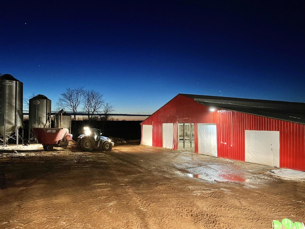 *COW COMFORT, 8 MILK PARLOR* DAIRY FARM FOR SALE!
farmmarketer.com/listing/fm/165…

Farm Type: Dairy
Acreage  (Total): 138
Province: P.E.I.
Agent: Allan Weeks

#Findyourdreamproperty #cattlefarming #cattle #dairyfarm #dairyfarmersofcanada #canadianmilk #canadiandairy