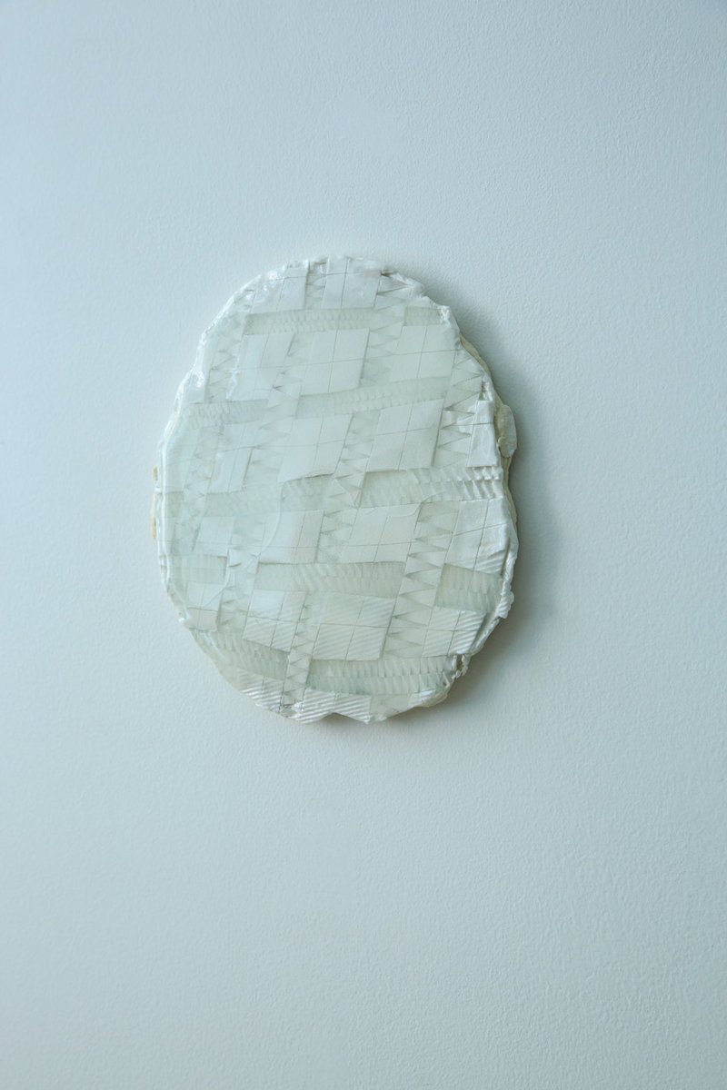 UUceramic's tweet image. 小駒在廊日時　
13日（火）13:00〜19:00
16日（金）16:00〜19:00
17日（土）13:00〜19:00
18日（日）13:00〜19:00
………………

小駒眞弓　「晶晶」 森岡書店にて
2023/6/13（火）〜6/18（日）
13:00-19:00
（最終日は18:00まで）