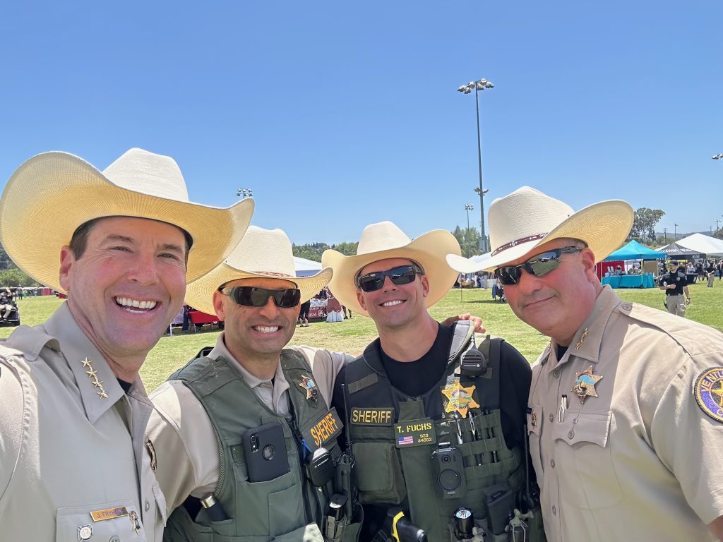 thousandoakspd's tweet image. Did someone say hats 🤠 and boots?! 

A great time was had by all at the Wild Oaks Country Music Festival. #wildoakscmf #ThousandOaksPD #vcsheriff