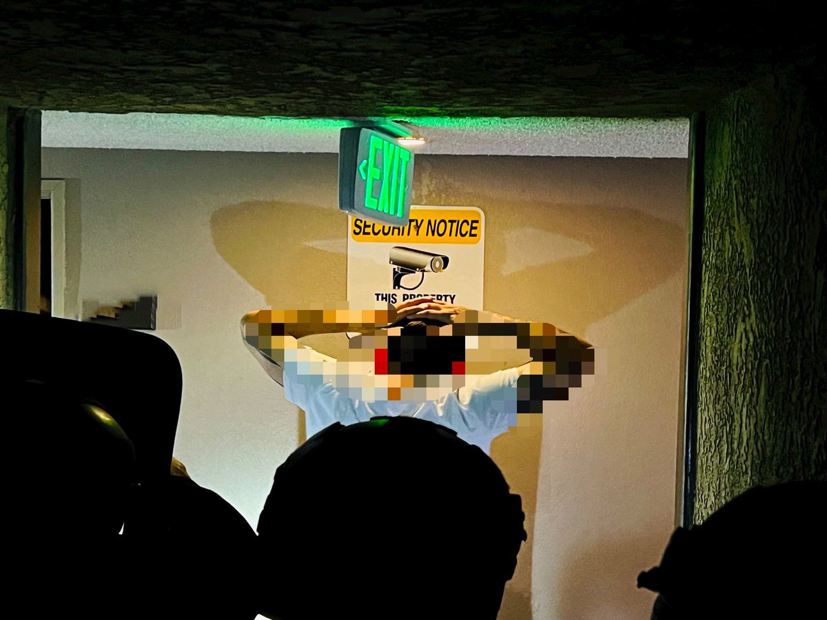 Code 4. FOUR murder suspect wanted for <a href="/LAPDNorthHwdDiv/">North Hollywood Community Police Station (LAPD)</a> #homicide in custody.  #GND #GTF #FBIFF <a href="/USMS_PSWRFTF/">Pacific Southwest Regional Fugitive Task Force</a> <a href="/FBILosAngeles/">FBI Los Angeles</a> working in partnership to keep you safe! 🚔 #ComplyNowComplainLater #LACLEAR The #Relentless pursuit continues..... #LAPD