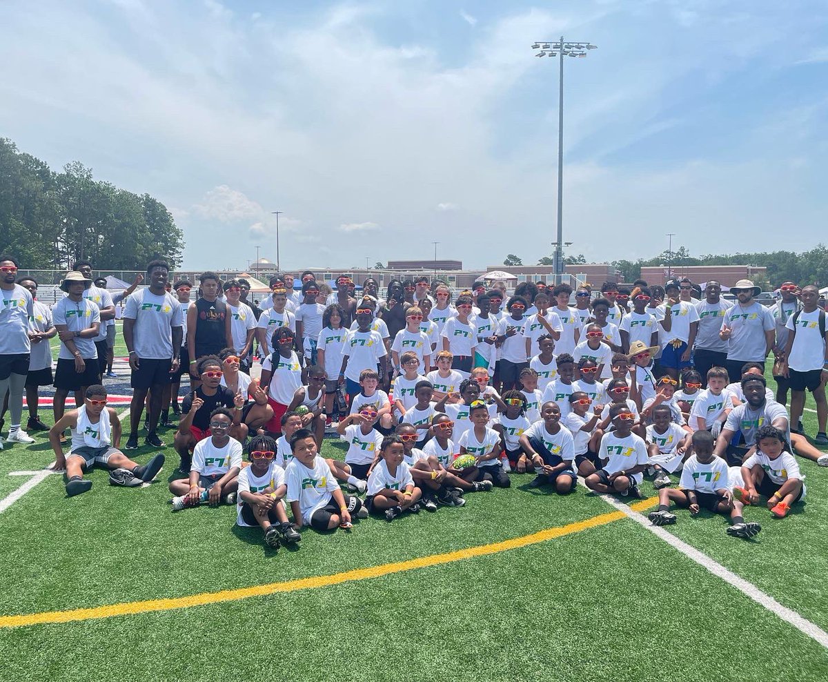 PatrickTaylorJr's tweet photo. Shoutout to everyone that helped make this day possible 🙏🏾 The coaches, my agency and the fam, my alma mater, and everyone that donated their time and resources, and Whataburger for sponsoring us and pulling through with the food truck. Can’t wait to do it again next year! https://t.co/bHdHC8qDfV