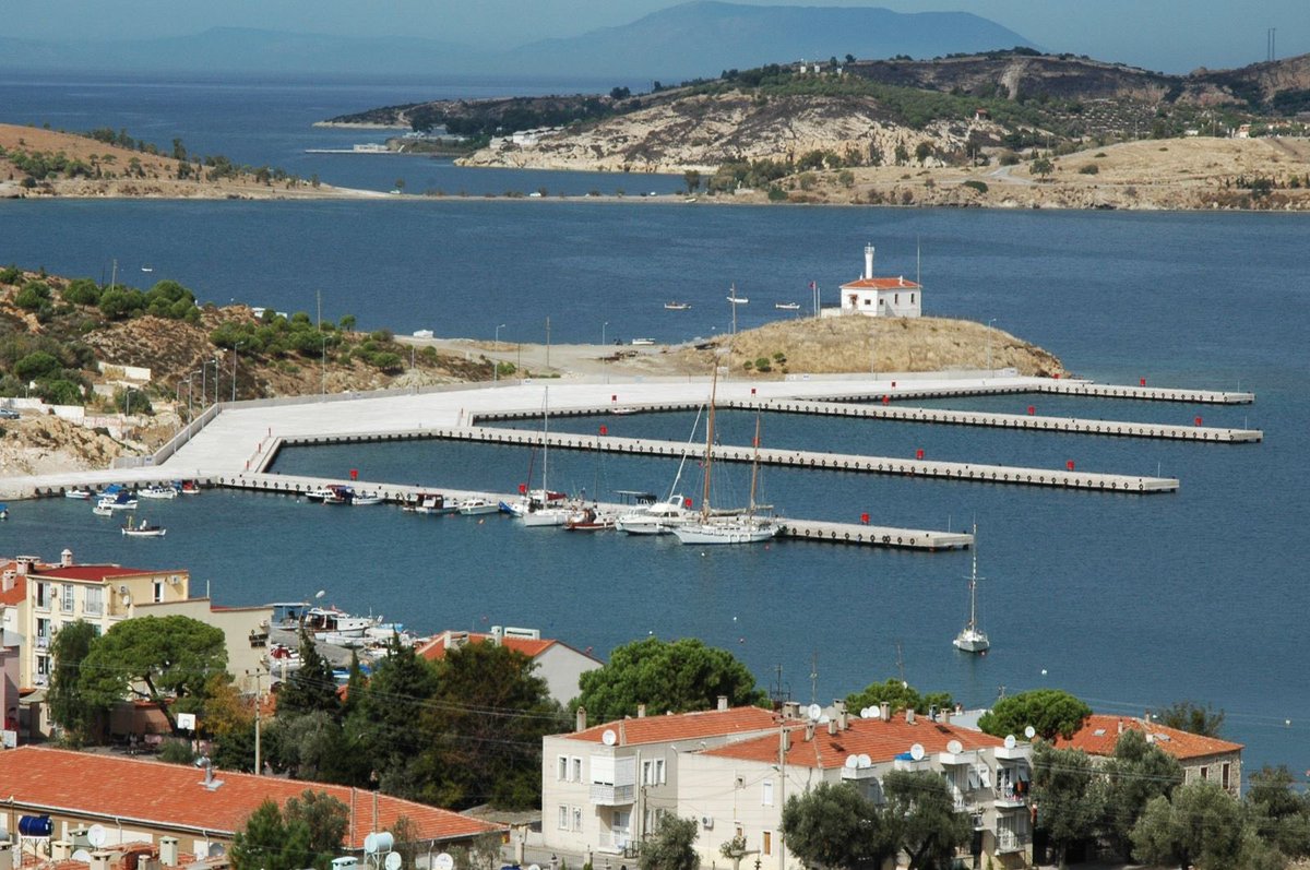 İzmir’in Foça <a href="/haydarcapci/">Ethem Ali Haydar ÇAPÇI</a> ilçesinde bulunan İzmir il Tarım Müdürlüğü kontrolündeki "Balıkçı Barınağı-liman" hakkında. Limanda bulunan Su ürünleri Koop. sözleşmesi bir takım sorunlar nedeniyle FES edilmiş. Şikayet edildiği halde uzun yıllardır CHP’li Su ürünleri Kop. Bşk. balıkçı