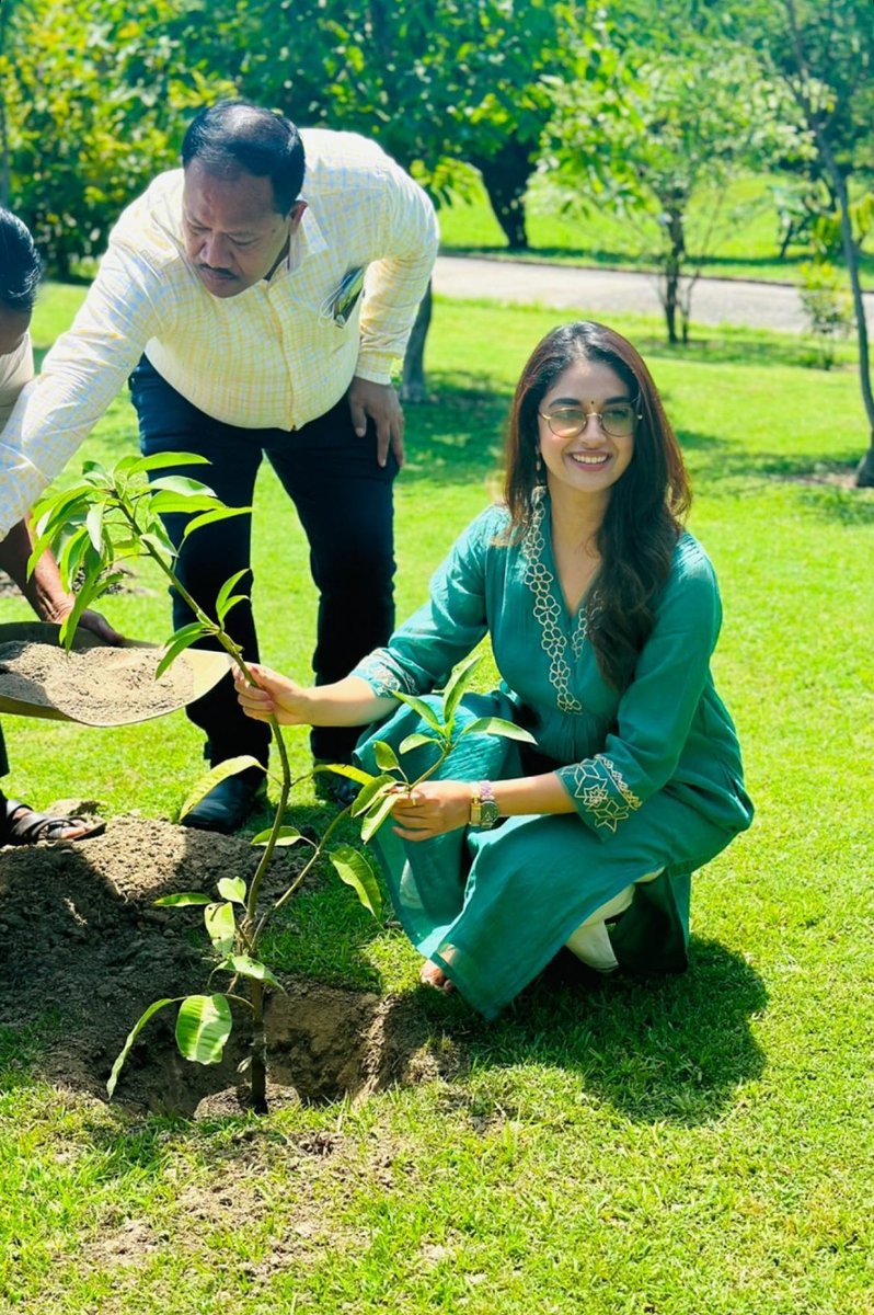 #EnvironmentDay Green Initiative by Angel @KeerthyOfficial 😍

#KeerthySuresh #KollywoodCinima