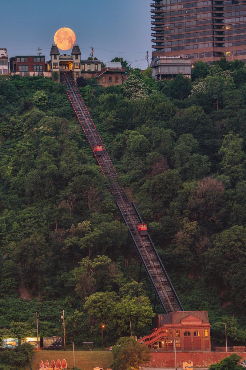 I never thought to include the entirety of the Duquesne Incline track along with the moon...until this morning. Might be one of my new favorite #Pittsburgh moon images. Single exposure, not a composite, and the conditions were just perfect. Can't wait to get this printed.