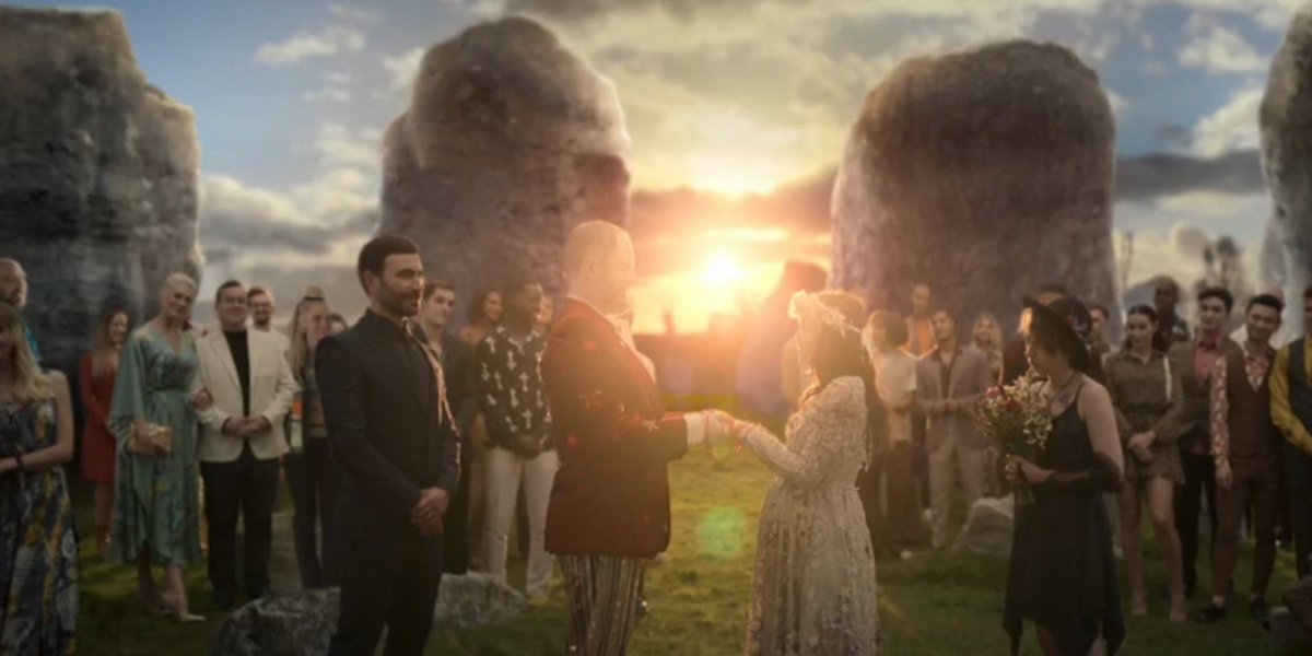 MiddleChilding's tweet image. Pretty sure had Ted Lasso ended much later, Coach Beard’s wedding would have been a #AppleVisionPro use case scenario. #WWDC23