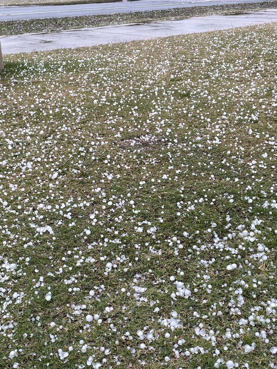 kr_1973's tweet image. Obligatory Hail post #PerthWeather