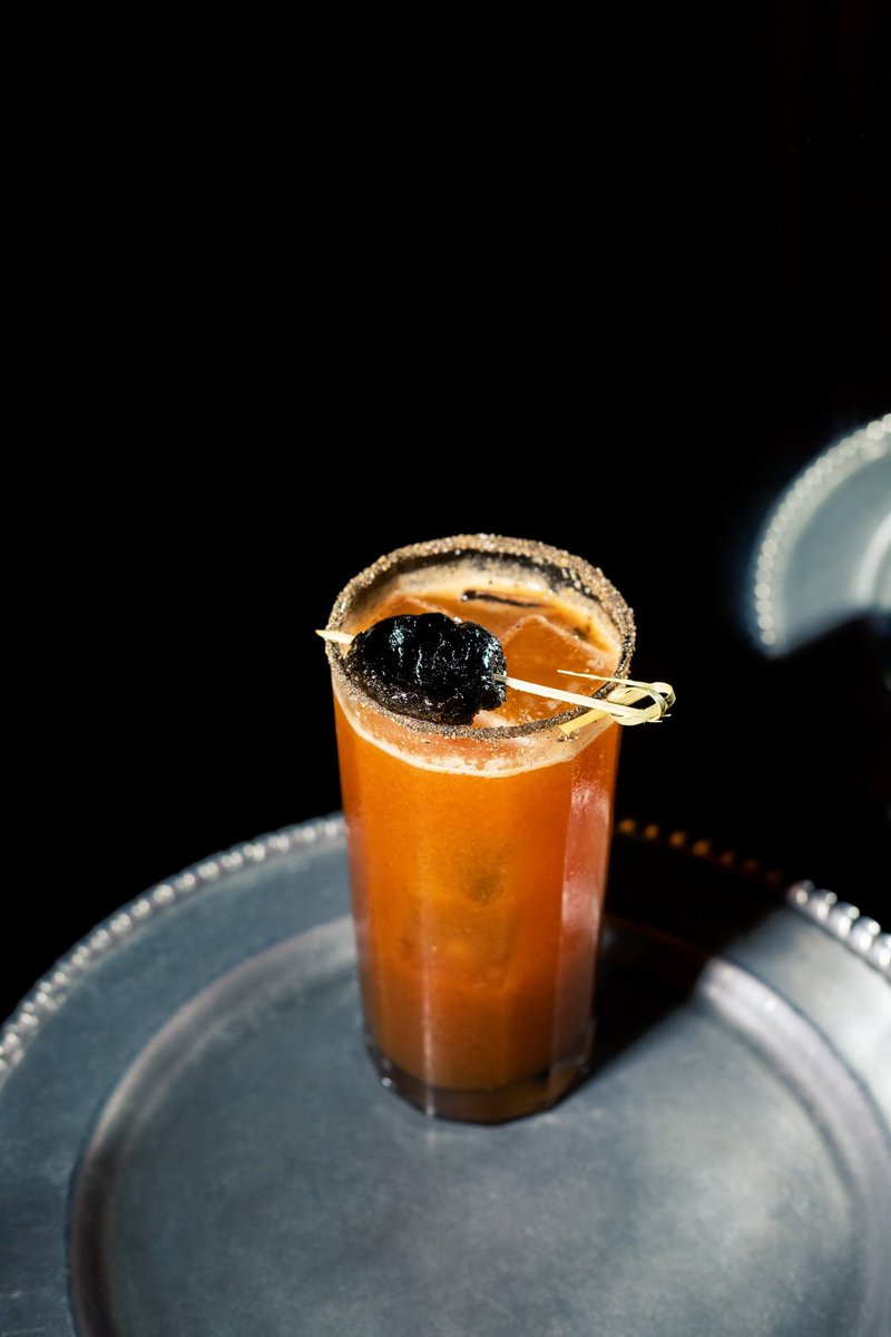 MezcalAlipus's tweet photo. 🔥🍸✨ 

1. Pequeño Saltamontes, coctel preparado con Alipús Santa Ana. 
2. @idohaveasister 🔥🔥🔥
3. Harakiri, coctel preparado con Alipús San Luis. 
4. @ponybartender 🔥🔥🔥 @kaitodelvalle @selvaoaxaca 

…
📷 @victorfotomx 

#MezcalAlipús 
#CoctelesAlipús https://t.co/fsvJOLV9Q4