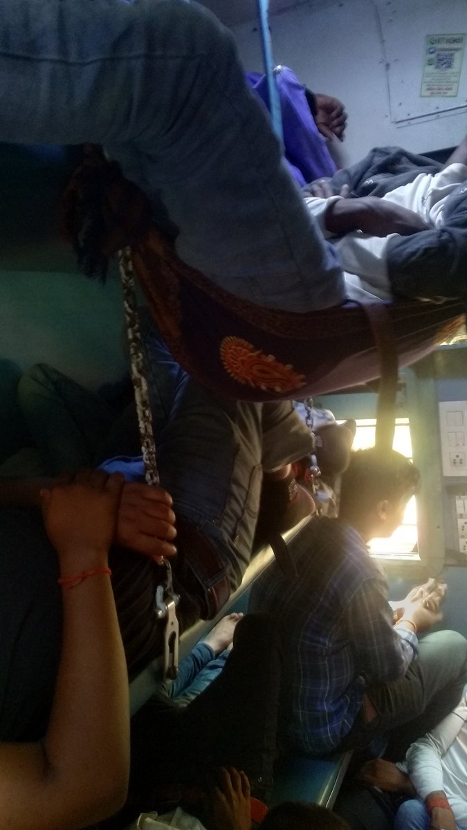 prakashne's tweet photo. अच्छे दिन आ गए। पैसा देने के बाद भी एक ऐसी स्थिति मे कोई 2 दिन का सफ़र कैसे करेगा #बरौनी-एरनाकुलम् exp (12521) 
स्लीपर का हाल। सरकार बोलती हैं की हम गरीबो का ध्यान रखते है। हमारे प्रधानमंत्री जी अकेले क्या क्या करेगे। इसपर ध्यान देना चाहिए। https://t.co/u2bA7hlAve