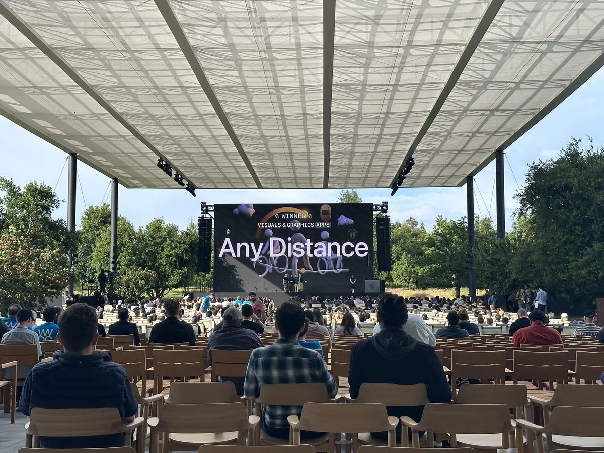 Congrats on the #AppleDesignAward in the visuals and graphics category, <a href="/anydistanceclub/">Any Distance ®</a>! Well deserved!