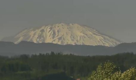 Snow is starting to melt on Mount St. Helens! Summer temperatures ramp up Tuesday. 
@KOINNews #WAwx #ORwx