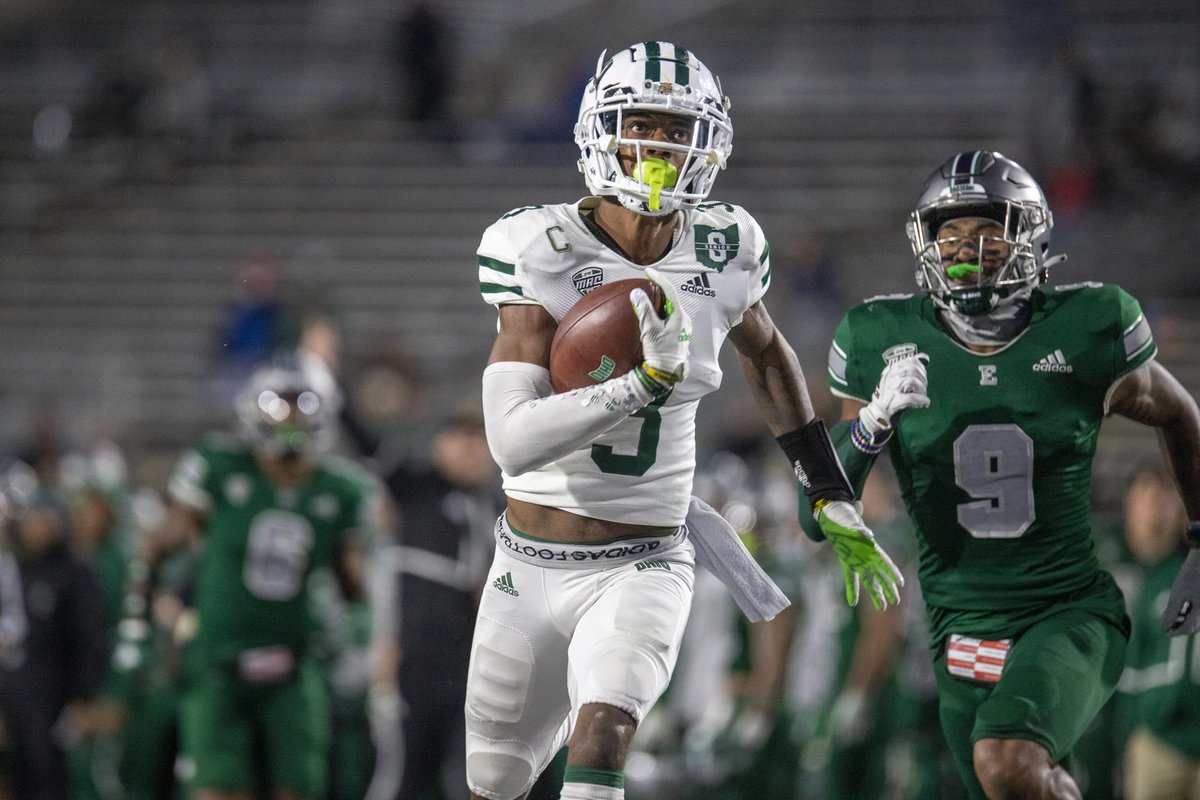 M8xJohnson's tweet photo. Blessed to receive my first D1 offer from Ohio University!! @dsimp213 @CoachJohnHauser https://t.co/dQ8pIGYt0P