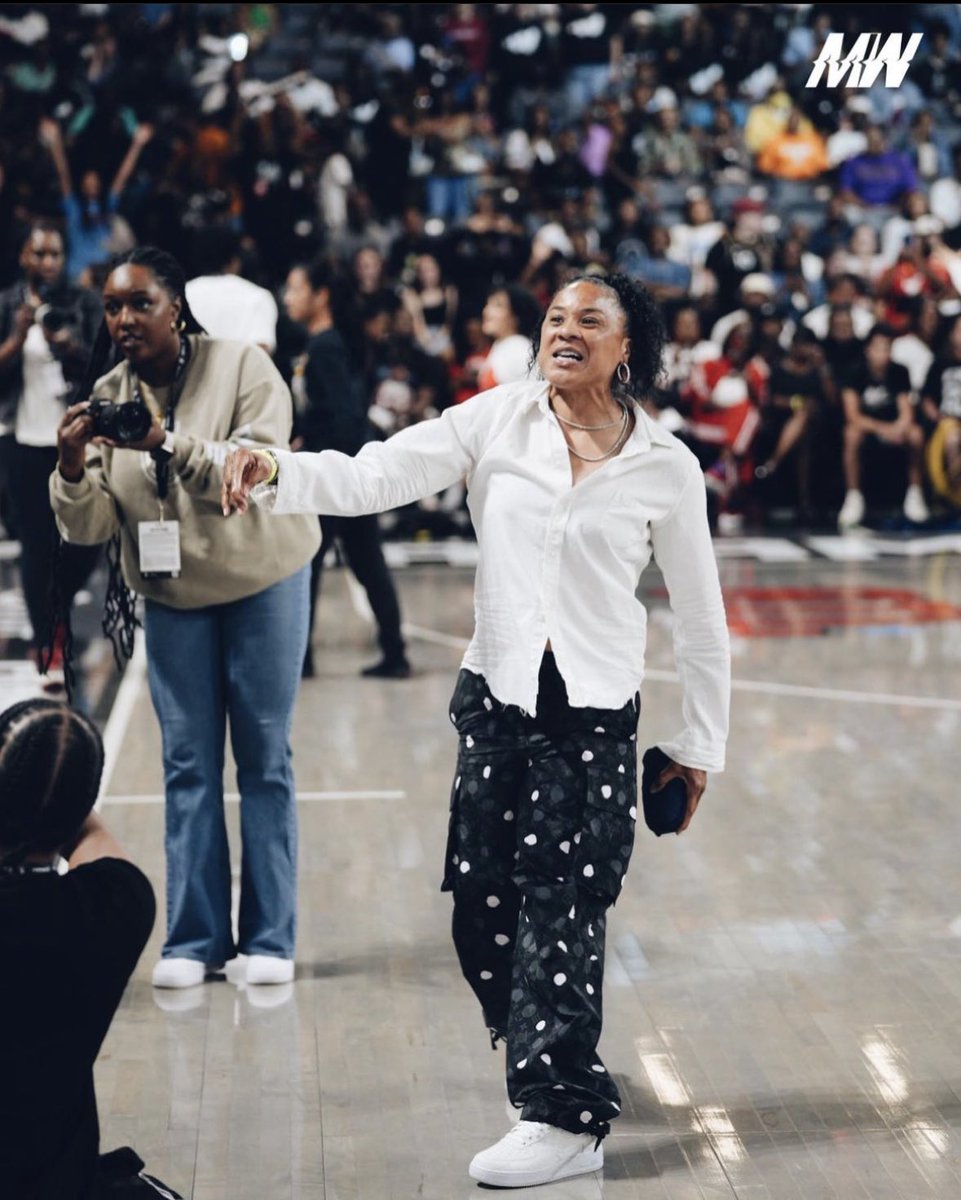 A wild Jada spotted shooting 📸 the great @dawnstaley! 😁😁

@madeforthew