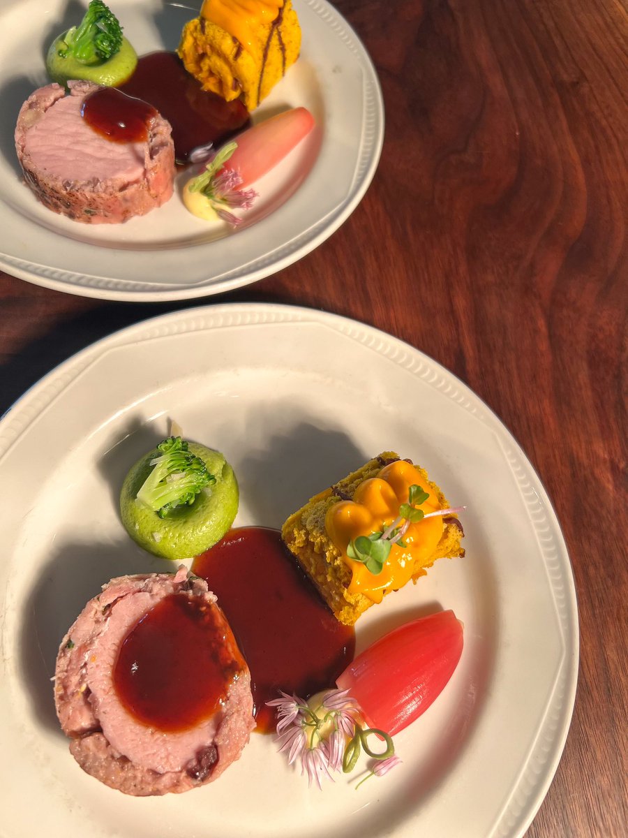 theashstephens's tweet photo. Foodie heaven at the 2023 Canadian Culinary Federation Conference. Bites of heaven at the welcome reception prepped by Chefs from Ontario, BC, PEI, Saskatchewan and Alberta. As well as Denmark, Finland, Norway, Sweden and Iceland.  *chefs kiss* https://t.co/v6596vCkY8