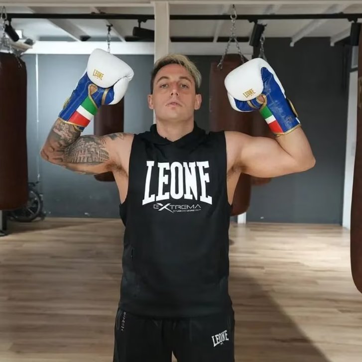 Se hacen los picantes por twitter y no me duran ni un round en un cuadrilátero, a todos los que me están bardeando los tengo anotados en una carpetita y los voy a buscar a su casa, ya van a ver con quien se meten