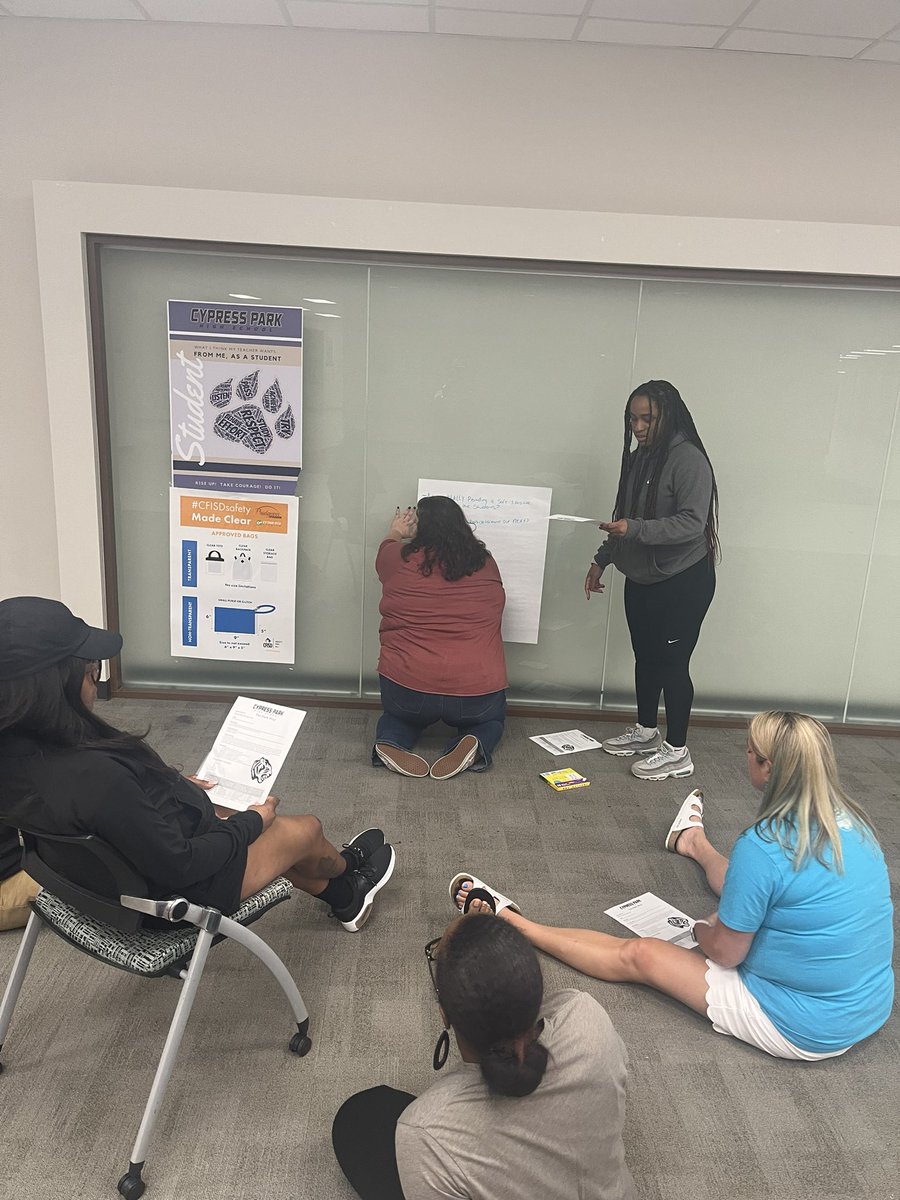 LeaderConteh18's tweet photo. @CypressParkHS TOPNOTCH Tigers having a group discussion about what the “PARK WAY”means to them.
#CTEDay
#RiseUp
#GRACE https://t.co/ZzHasIUTC6