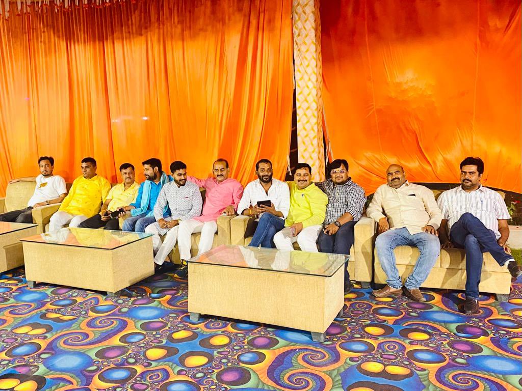 कल दिनांक ५ जून २०२३ को त्रिवेदीगंज निवासी प्रतिष्ठित व्यवसायी आनन्द जायसवाल के सुपुत्र व मेरे अतिशय प्रिय सहयोगी अमन जायसवाल के बड़े भाई डा.ऋषभ जायसवाल वैवाहिक जीवन के प्रथम सोपान सगाई के अवसर अवसर पर ड्रीम पैराडाइज गेस्ट हाउस लखनऊ में आयोजित कार्यक्रम में सम्मिलित होकर बधाई व