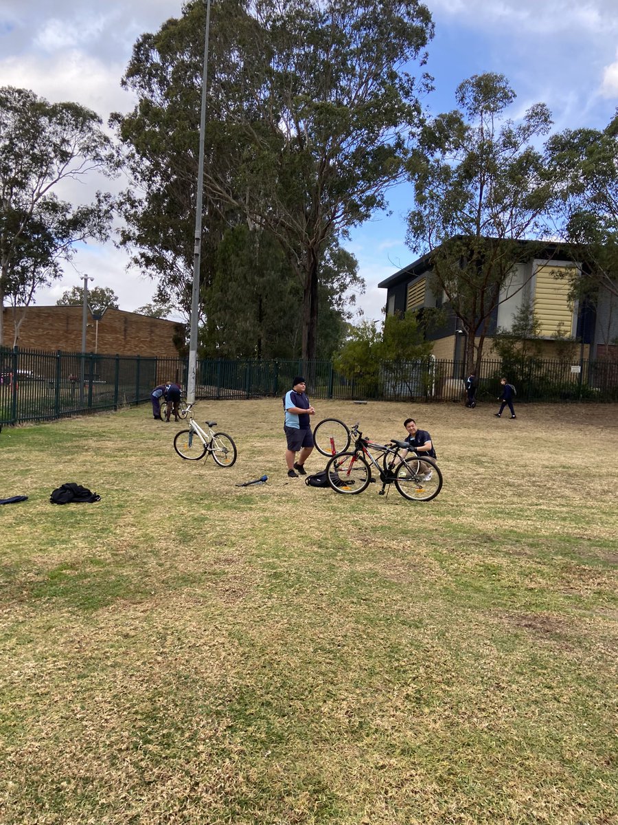 MsTrey7111's tweet photo. Day one World Systems: students are introduced to the concept of systems by taking apart, repairing, rebuilding and riding bikes. #CuriosityWeek @JamesMeehanHS https://t.co/iqUAzXUcFa