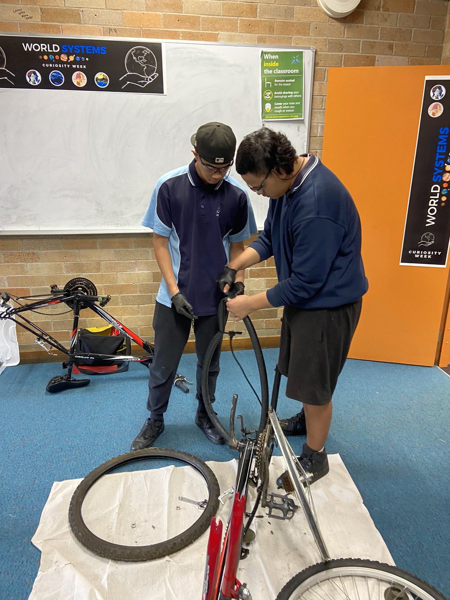 MsTrey7111's tweet photo. Day one World Systems: students are introduced to the concept of systems by taking apart, repairing, rebuilding and riding bikes. #CuriosityWeek @JamesMeehanHS https://t.co/iqUAzXUcFa