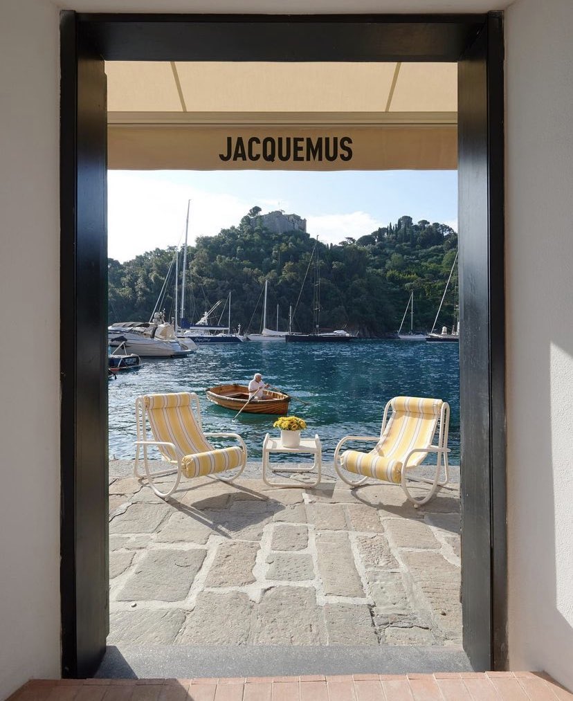 Jacquemus opened a boutique in Portofino. I’m loving all these summer pop-ups ☀️