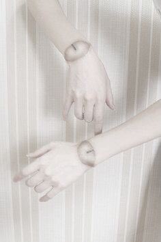 thinocent's tweet photo. DOLLSPO - 
completely unrealistic bonespo https://t.co/45Pg4g6tYX