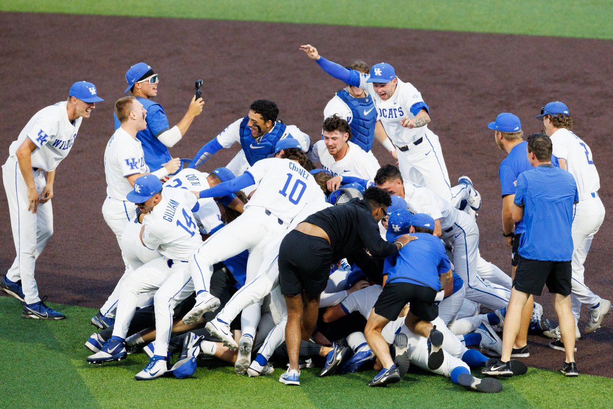 UKBaseball's tweet image. For Kentucky!!!