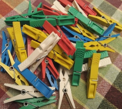 40 Clothespins, Vintage Laundry Pins, Plastic Clothes Pins, Retro Clothes Pegs 
#clothespins #plasticpegs #plasticclothespins #pins #laundry #vintage #Abdvlkarxxm #BCM_SOLT #Fortnite #tatted #TEAMFOLLOWBACk #inglés #etsy #ecommerce #etsystore rb.gy