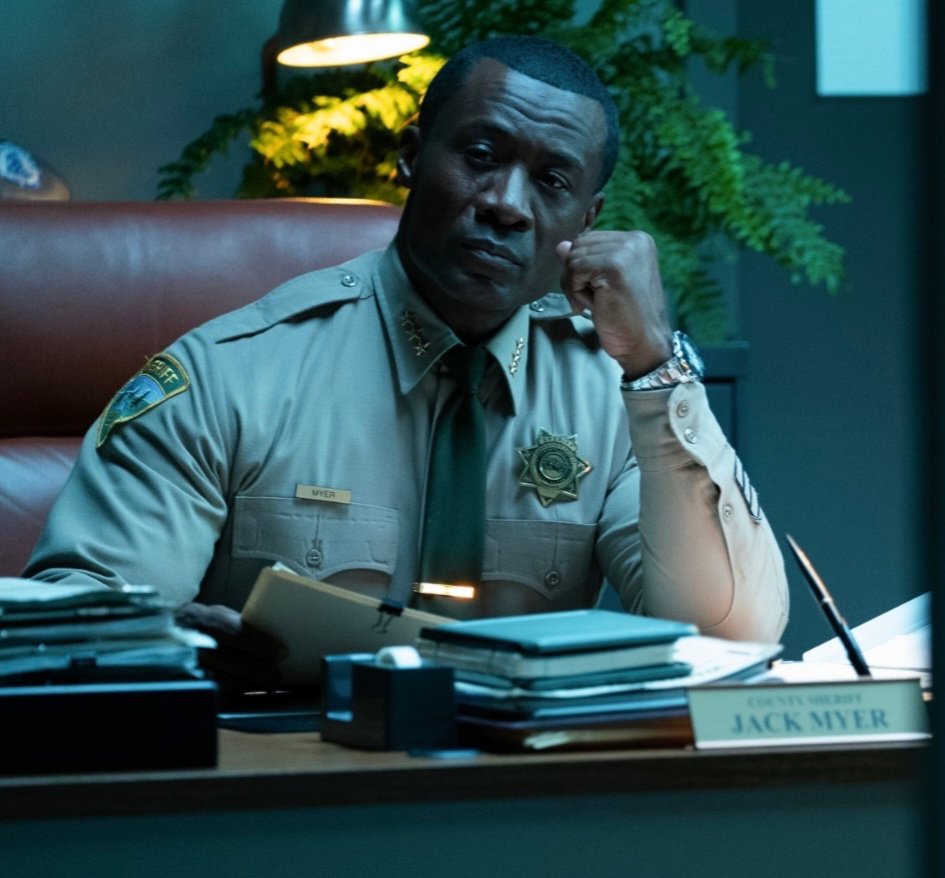 #CruelSummer <a href="/FreeformTV/">Freeform</a> Sheriff's in town.