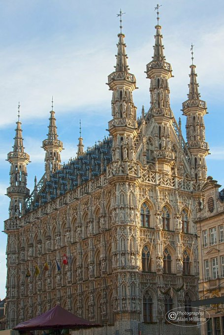 emilyhowex3's tweet photo. Does anyone know where this building is? https://t.co/AAy2T6nQXa