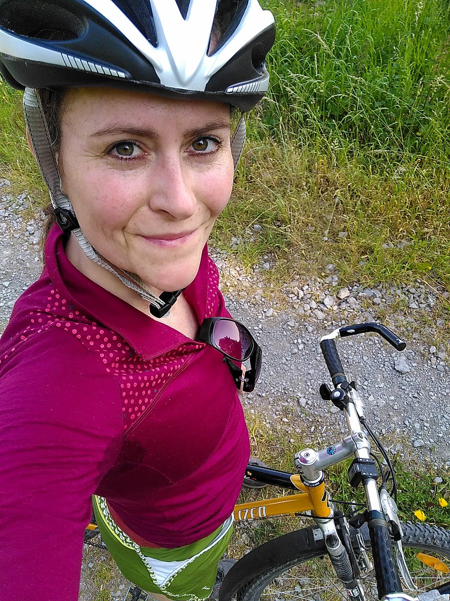 outdoorMaedchen's tweet photo. Hab mein #mtb abgestaubt und ne Runde gedreht durchs #bergischesland - aua für die Beine. Super Training 😁 und guckt doch, Leude, watt ne Aussicht 🎉 #deinnrw #entdeckerschleifen #neanderland https://t.co/46AX3vRbhR