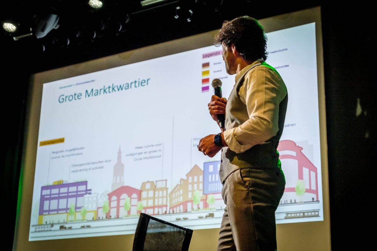 Binnenstadsplan Den Haag gepresenteerd aan stad

Voor een volle zaal in het Paard in Den Haag is het concept-binnenstadsplan vorige week gepresenteerd aan de stad.

ruimtevolk.nl/2023/binnensta…