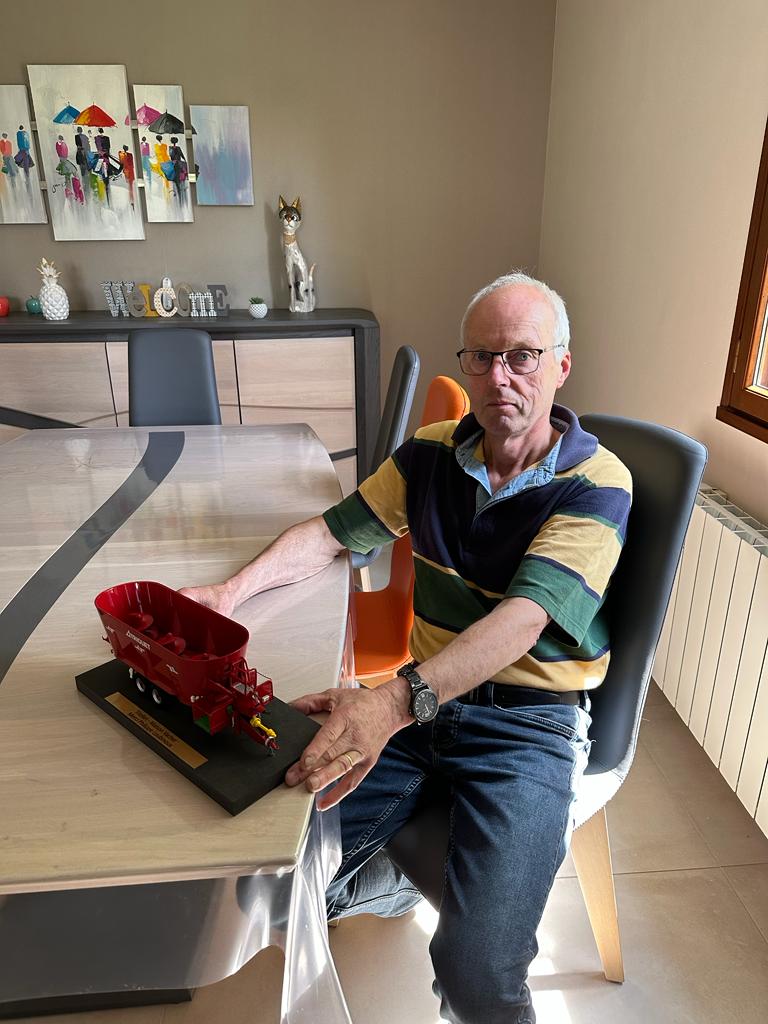 TriolietFR's tweet photo. Après des années de bons et loyaux services, nous souhaitons une retraite bien méritée à :
Michel Sabatier , vendeur chez ETS P. Favier (43) - France 🇫🇷
Philippe Loubinoux , vendeur chez Maison Vacher (63) - France 🇫🇷 https://t.co/lhsN0Ug3sB