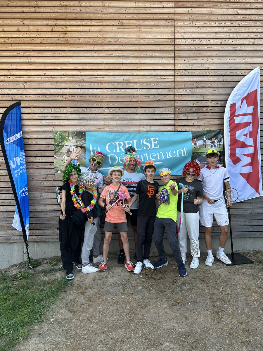 unss_23's tweet photo. Photo des équipes lors de leur arrivée le 5 juin aux championnats de France de badminton Etablissement et Sport partagé à Guéret !
(Partie 2) https://t.co/P44FTFDmDJ