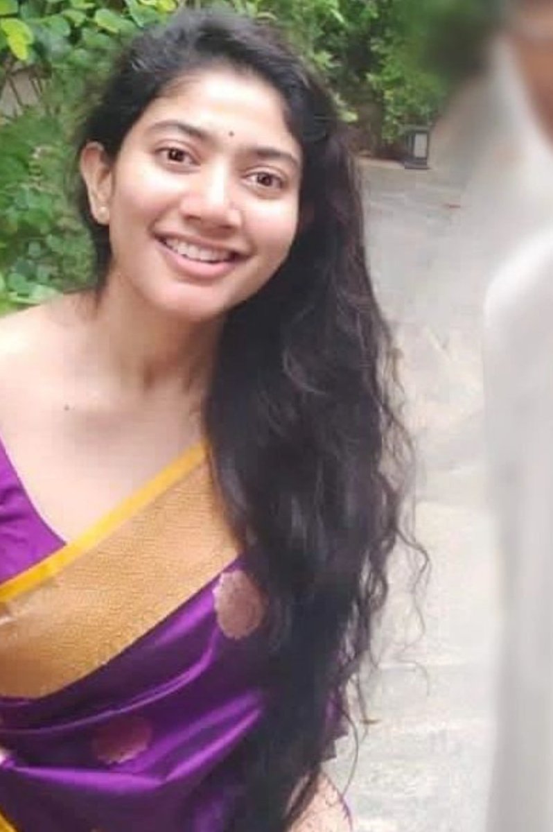 Days are different exact GA one year kritham full swing Lo undie Sai pallavi virta puruvam promotions lu inka manam fans kuda one month gap lo NE gargi kuda realise kabati full happy but this year we miss you #saipallavi share your favorite moments in virtapurvam movie time