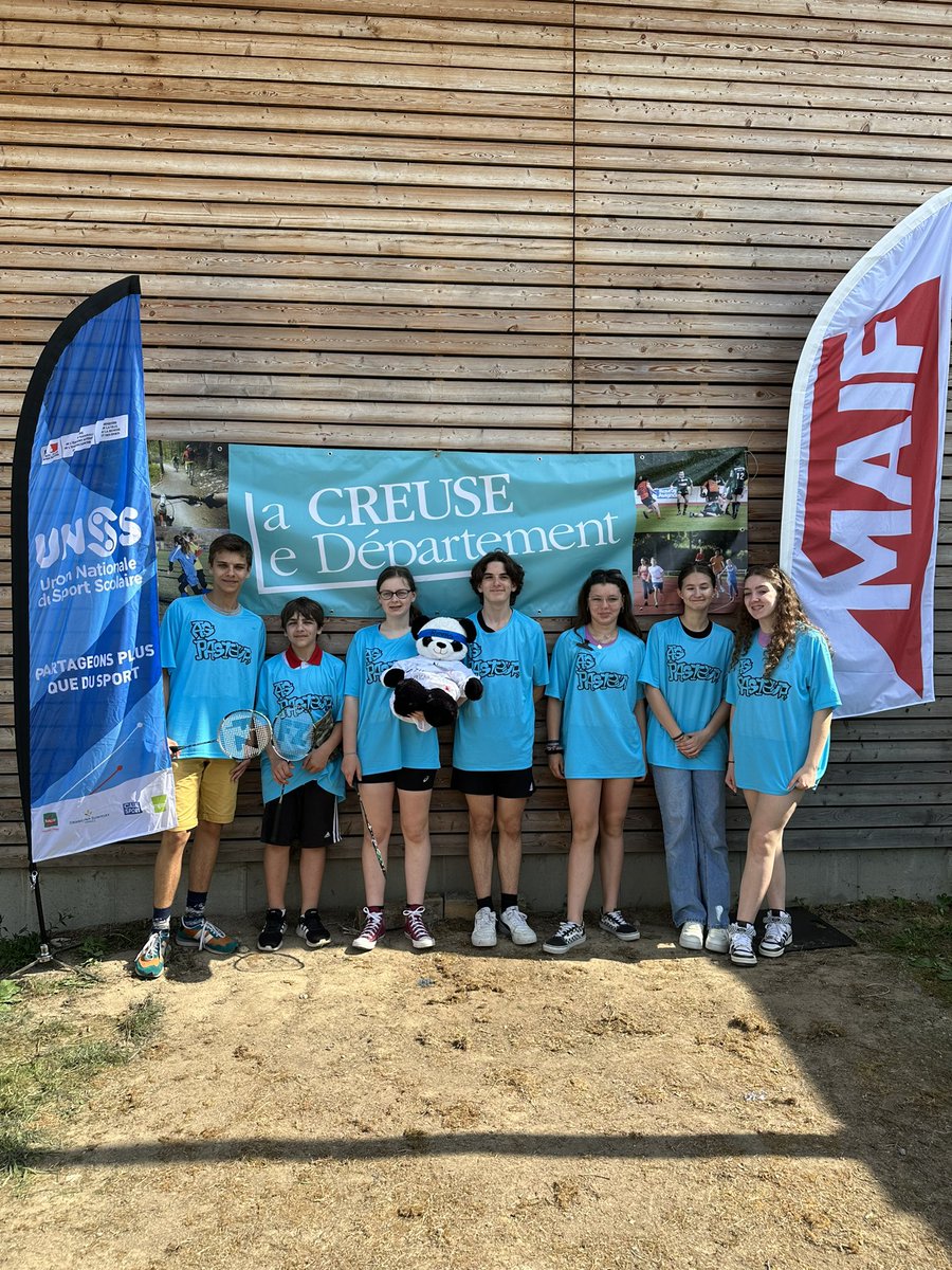 unss_23's tweet photo. Photo des équipes lors de leur arrivée le 5 juin aux championnats de France de badminton Etablissement et Sport partagé à Guéret !
(Partie 9) https://t.co/Vz7CMjOI47