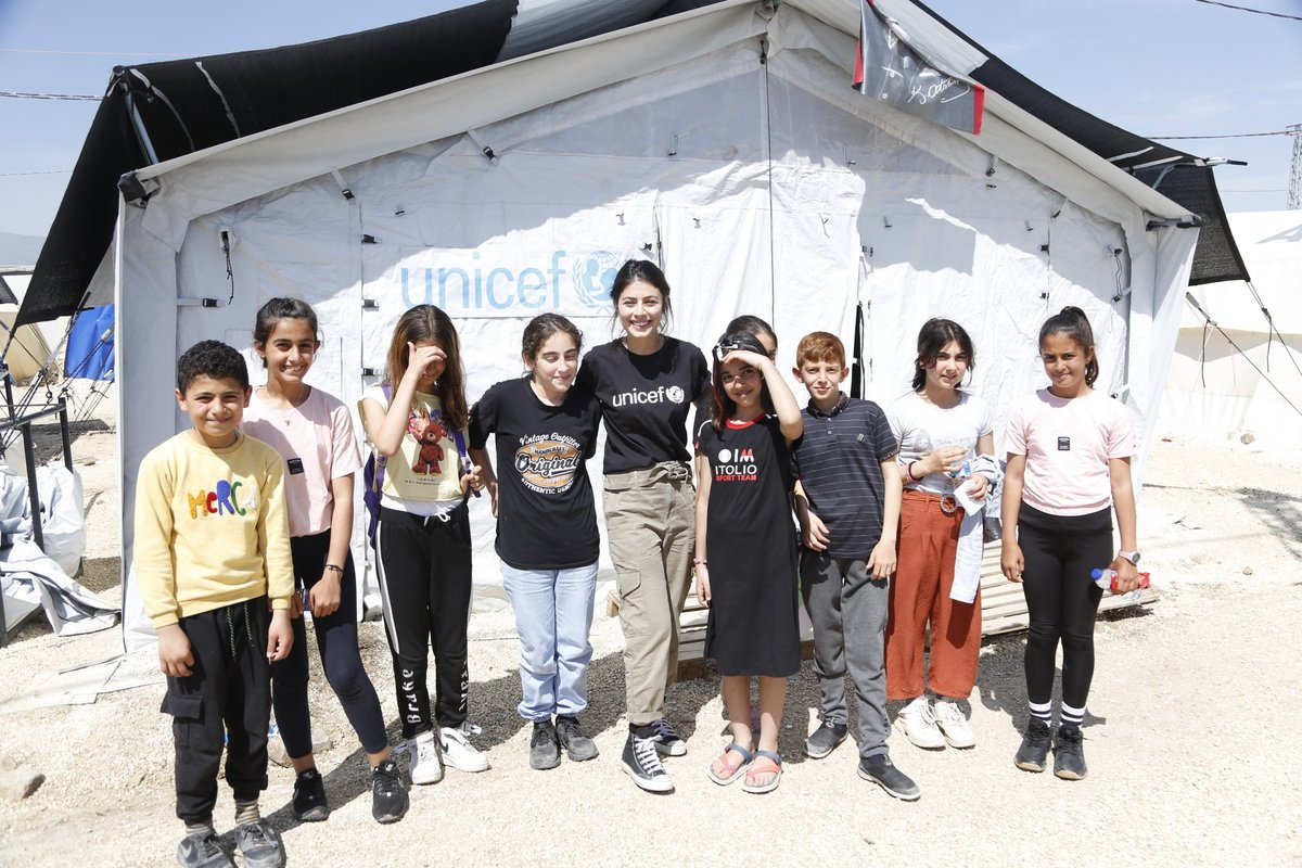 #UNICEFItalia National Ambassador, Alessandra Mastronardi met with children in Hatay after the devastating earthquakes hit Türkiye. UNICEF, with partners, is working to ensure every child catches up on the learning. Thank YOU #UNICEFItalia for the valuable financial contribution.