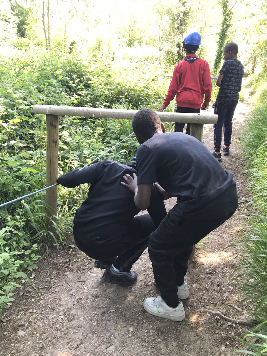 st_augustinesch's tweet image. We’ve had an amazing first day at @SayersCroft_ ! We loved taking on the ‘blindfold maze’, working on our team work and communication skills.