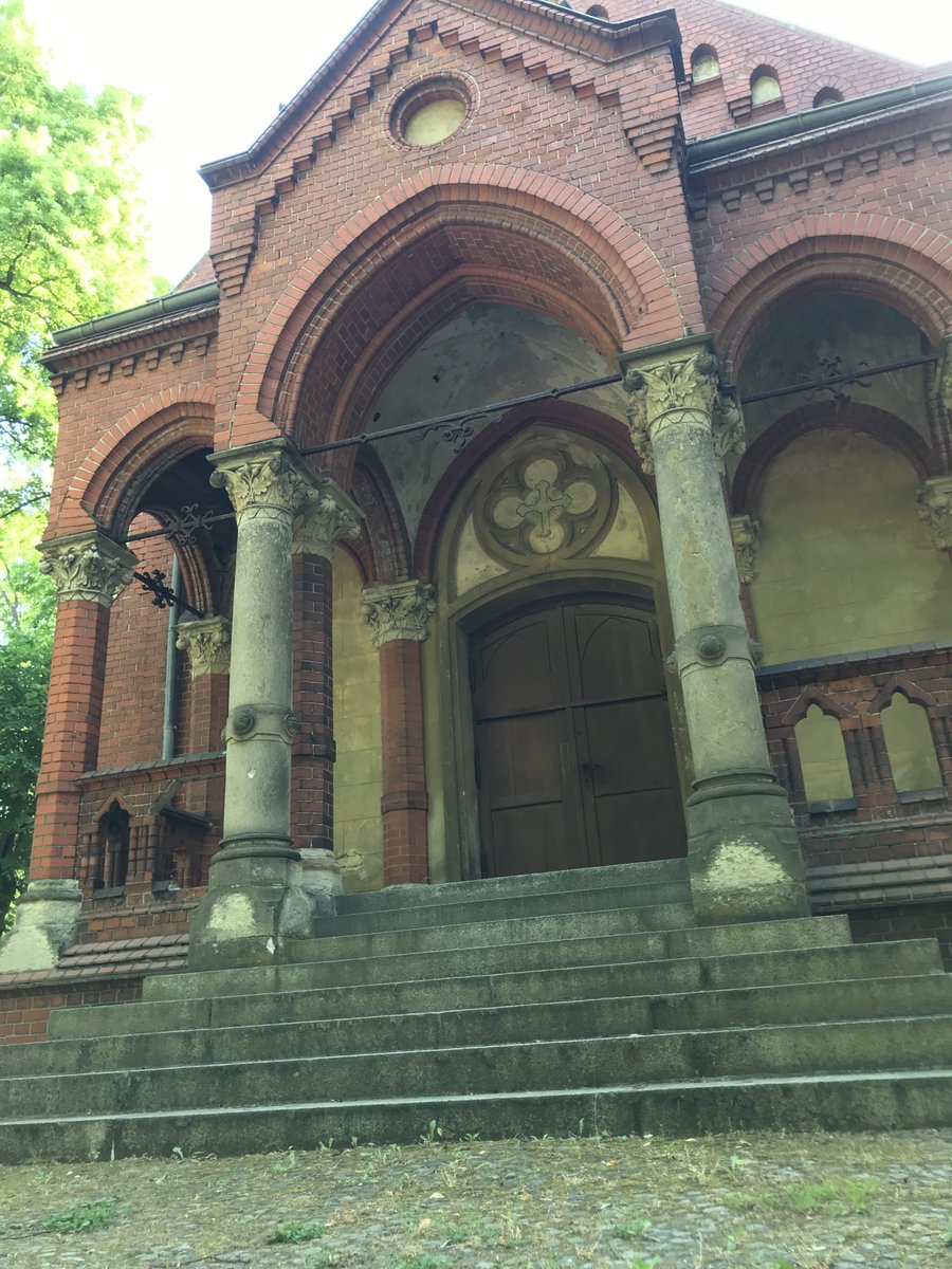 niniv's tweet photo. Neue Amazon Prime Serie Hohlbeins Der Greif - gedreht u.a. in Pankow auf dem Friedhof Nordend - in echt gar nicht so gruselig 😱🥹

https://t.co/UwY2yMBh4A

#dergreif #AmazonPrimeVideo #hohlbein #pankow #nordend #friedhof https://t.co/OVKILbpu09