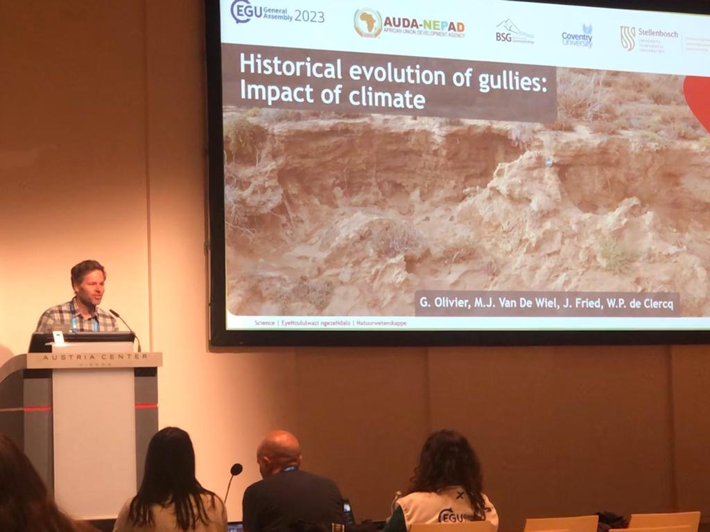 In April, researchers and students from our department presented at the EGU General Assembly 2023 conference in Vienna, Austria. It's exciting to witness Earth Science department members actively contributing to the global geoscience research community. 
#EGU2023 #earthscience