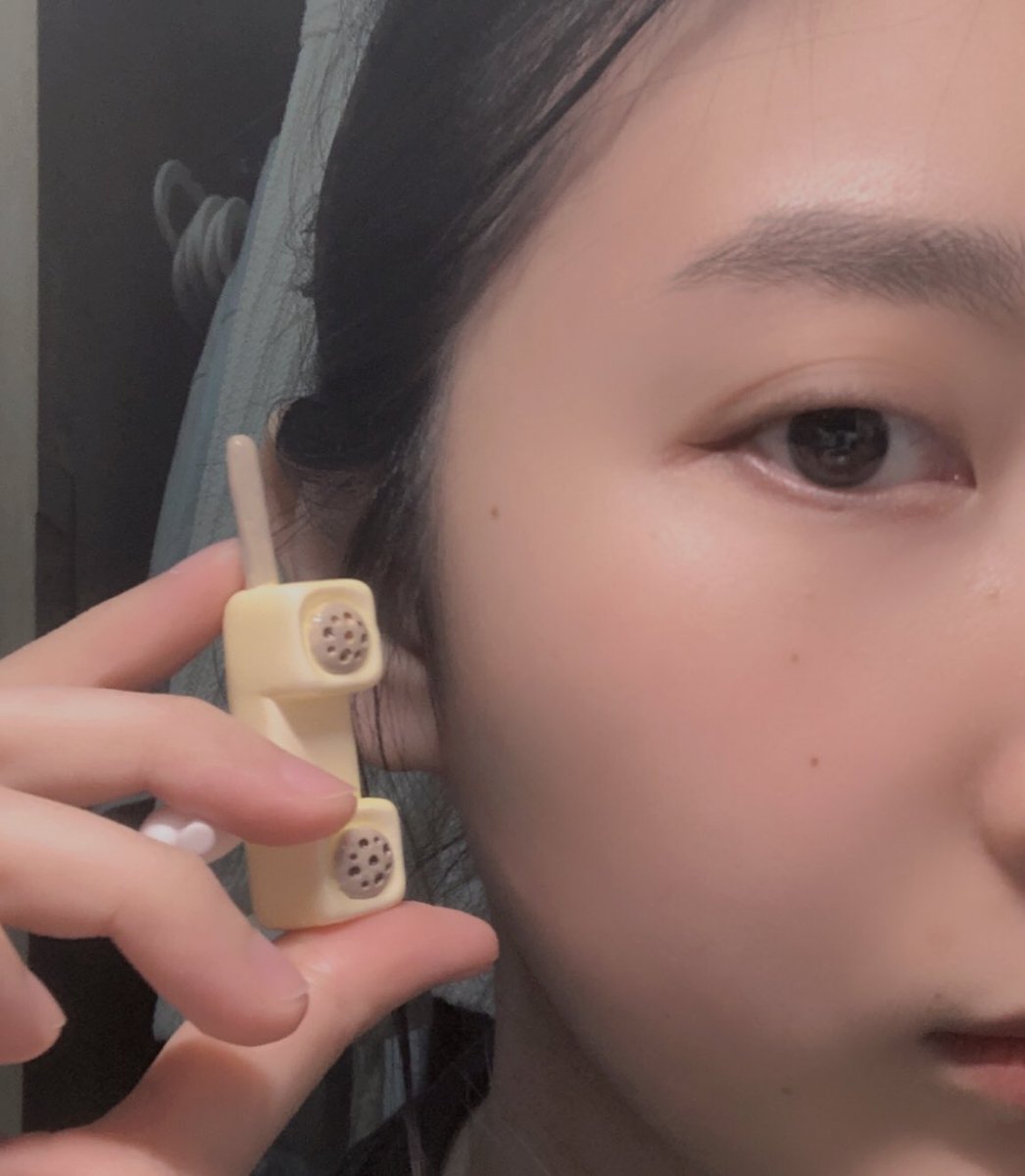 q7_peach's tweet photo. 是不是該吃葉黃素了⋯⋯
一整個看得目珠灰灰

眼神非常疲憊，因為我always很累😌 https://t.co/ATN8P4U7I4