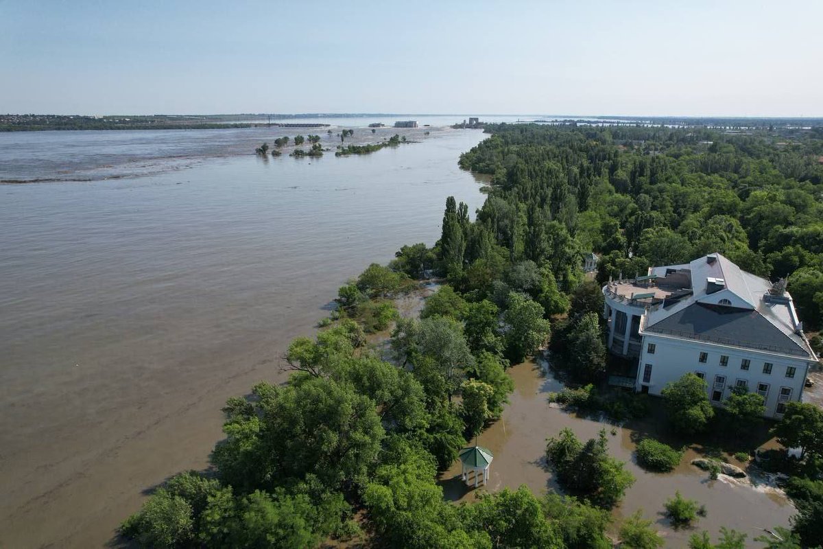 sternenko's tweet image. Nova Kakhovka now, Kherson region