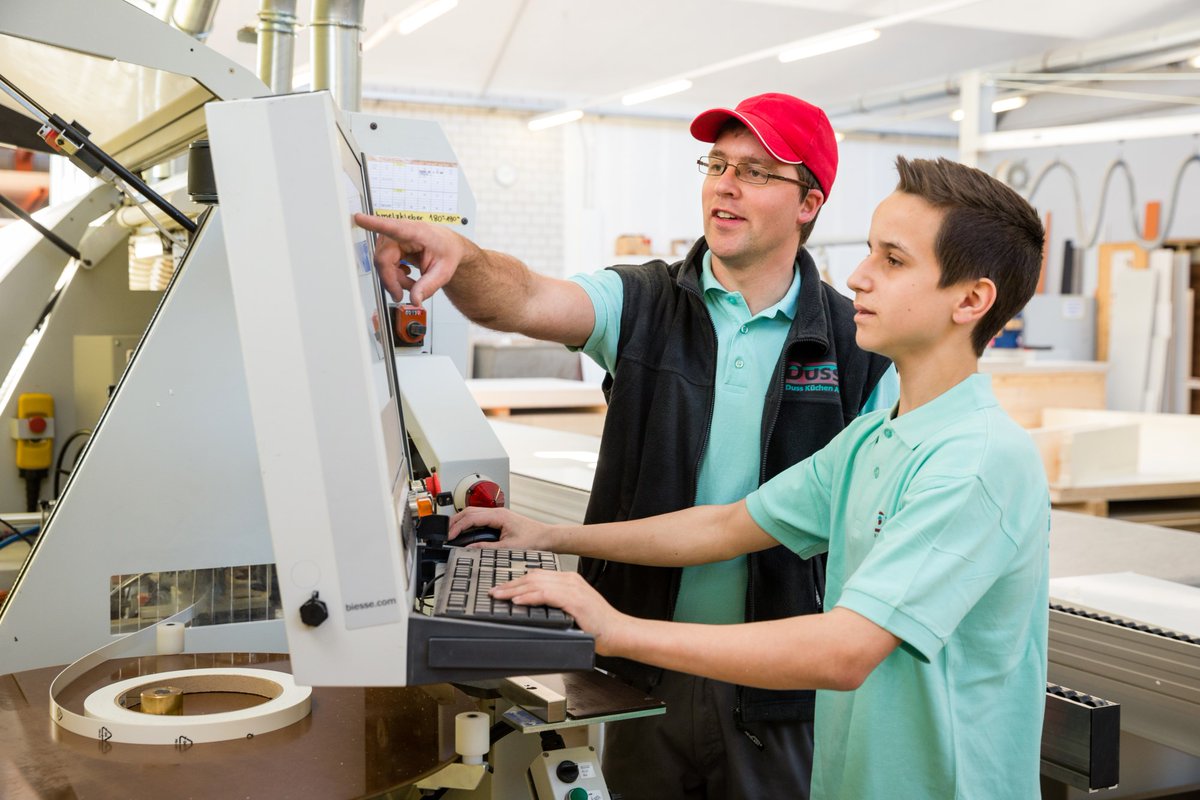 Die Dienststelle Berufs- und Weiterbildung hat per Ende Mai 3'153 #Lehrverträge genehmigt. Die Lehrstellensituation ist grundsätzlich stabil. Die definitiven Zahlen folgen im September.
👉Zur Mitteilung: ow.ly/jT8S50OFKUp