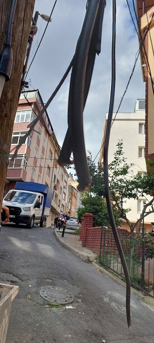 bylogon's tweet photo. istanbulun göbeğinde internetimizi çaldılar.. ilgilenen yok hatta bu @BTKgovtr denen kurum niye var neden var bir halta yaramıyor kapatın bence. @TurkTelekom ve @TurkNet Kalite paçanızdan akıyor metropolde 3 gün kesik kablo yapamamak size yakışır zaten..@UABakanligi buyrun?? https://t.co/HMp2huYKod