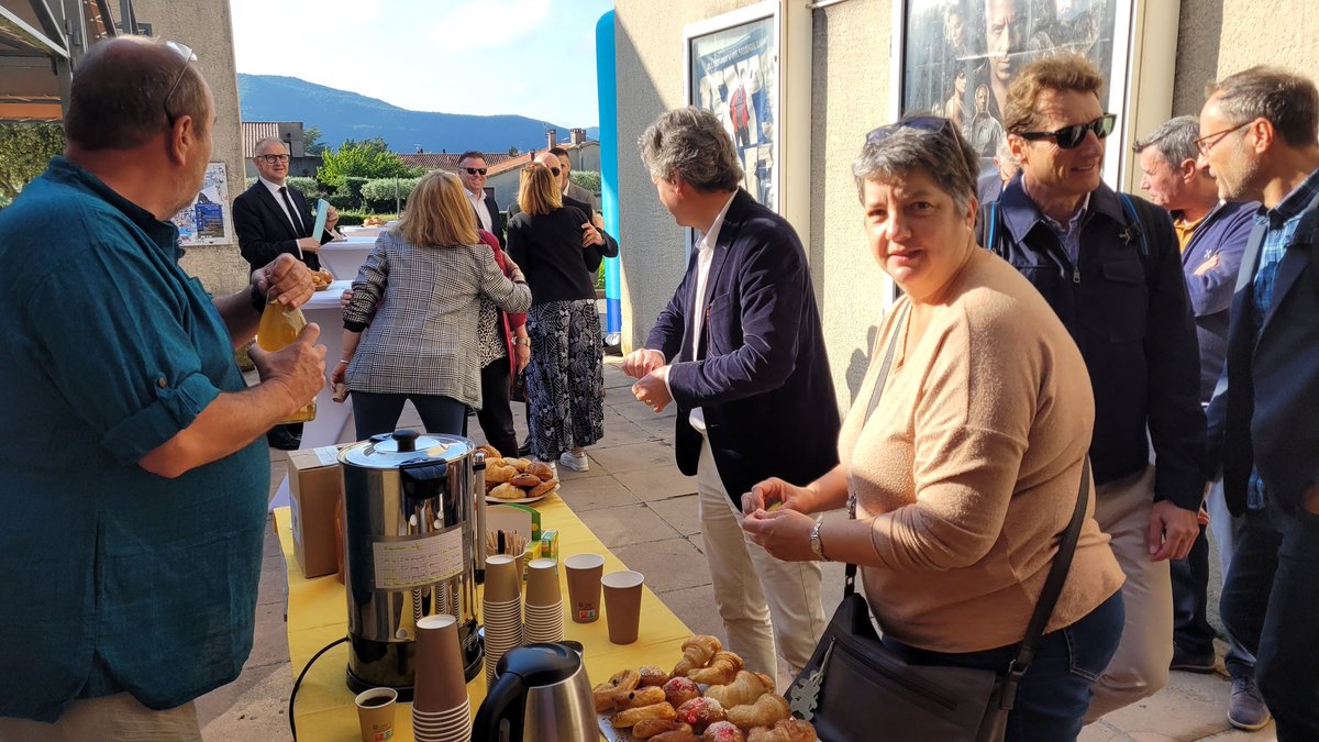 ✅️ Assemblée générale de l'AD 04 aujourd'hui à Château-Arnoux-Saint-Auban 
L'agence profite de l'occasion pour réunir les acteurs du monde économiques, touristiques et institutionnels du territoire 👌
#irresistiblealpesdehauteprovence
<a href="/CCITdesAHP/">communication@digne.cci.fr</a> <a href="/MaRegionSud/">Région Sud</a> <a href="/UDE04/">UDE 04</a>