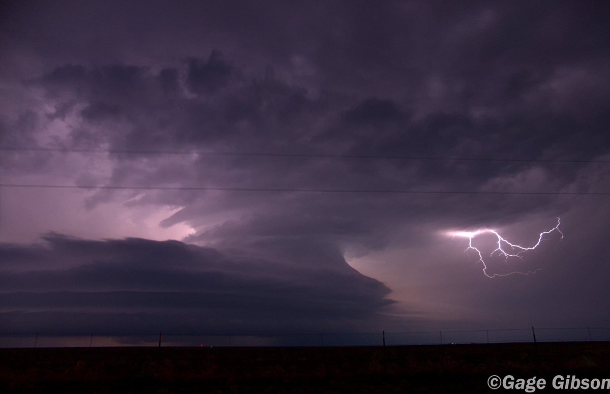 Even as a little kid on trips to see family in ABQ, the land of enchantment has always been my favorite place to see storms, and the last week of may reminded us which state is boss for high plains beauty.

May 25, 2023 - Grady 

#nmwx #wxtwitter #StormHour #lightning #supercell