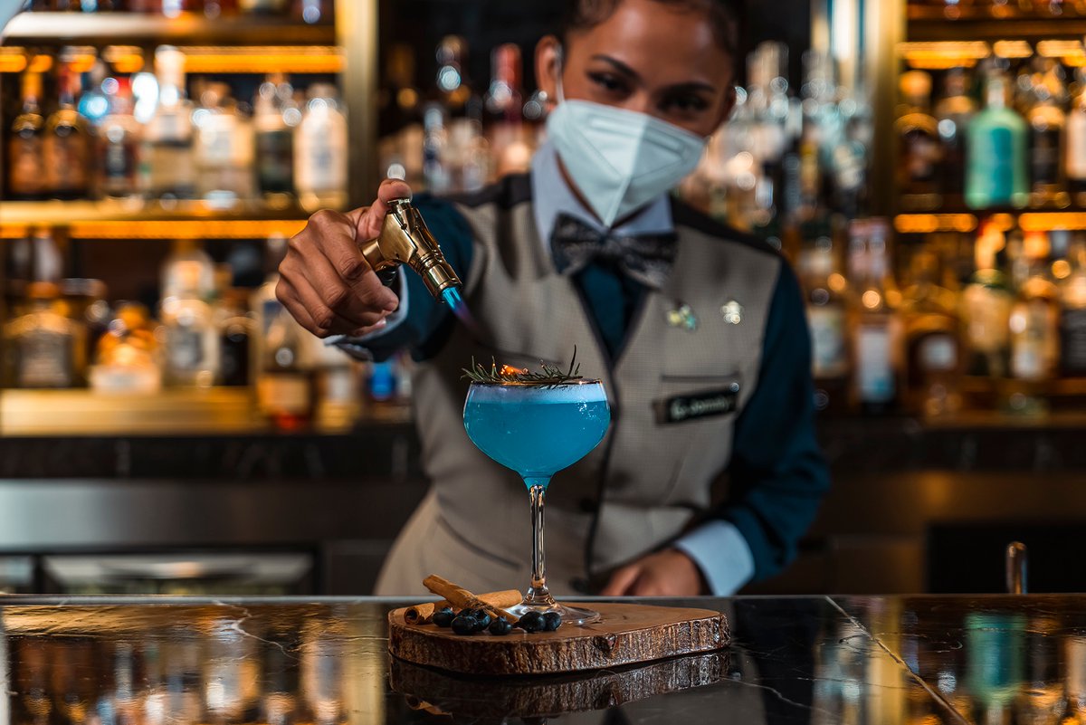 Life is too short to drink anything less than extraordinary. Enjoy delicate cocktail drinks here at the Baccarat Room and Bar. Reserve a table at solaireresort.com/dining/baccara… #SolaireResort #SolaireExperience #BRBAtSolaire #OneDiningDestination