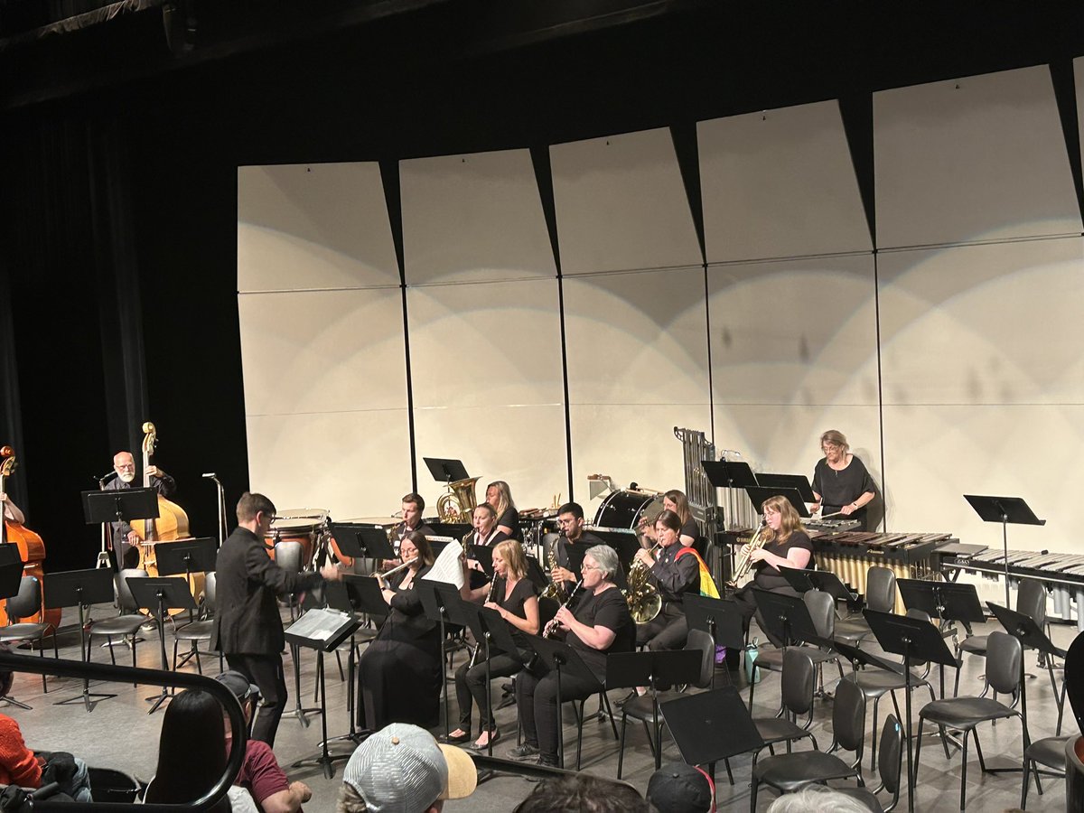 Great night of music as @EcoleMcTavish and Holy Trinity High School senior Bands played tonight. Joined by the YMM community band too! What a night of music!! #ymmarts @FMPSD @FMCSD