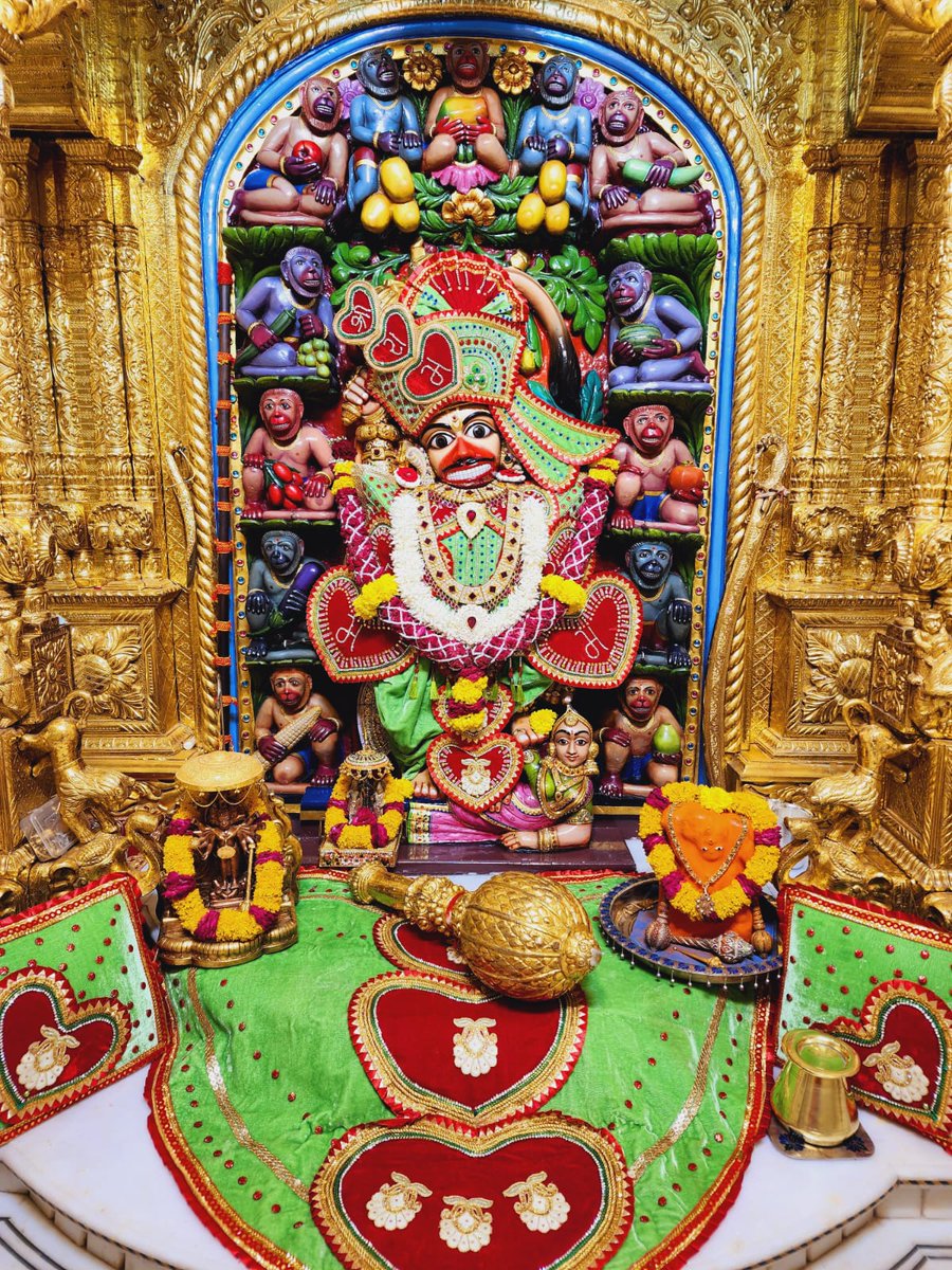 Darshan : 06-06-2023
Hello Devotees
Jai Shri swaminarayan
Shringar Darshan of Shri kashtbhanjandev hanumanji Maharaj Salangpur dham.
salangpurhanumanji.org
#swaminarayan #inspiration #quote #salangpur #yagya #hinduism #festival #hindu